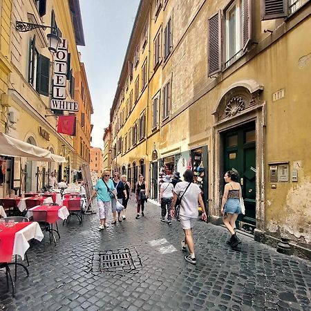 Ych-Butterfly Flat Close Trevi Fountain Rom Exteriör bild