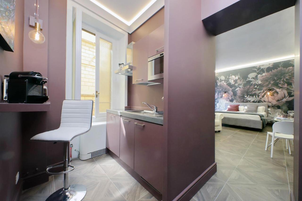 Ych-Butterfly Flat Close Trevi Fountain Rom Exteriör bild